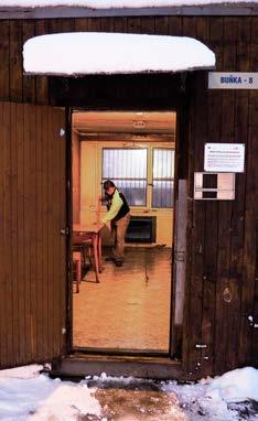 Zaměstnáváme osoby, které jsou na běžném pracovním trhu znevýhodněny a hledají uplatnění velmi obtížně - osamocené matky s nezletilými dětmi, dlouhodobě nezaměstnaní lidé a lidé s pracovním omezením.