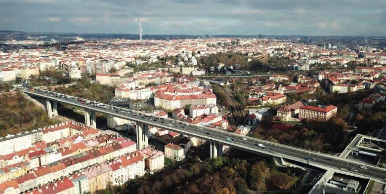 Toto uspořádání bylo zvoleno na žádost správce mostu TSK, který považuje tento způsob uspořádání za nejsnáze obnovitelný, kdy hlavním problémem každé opravy mostu je obtížný přístup k nosné