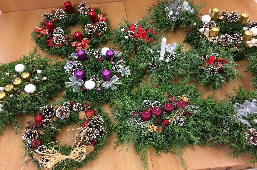 na výrobě adventní dekorace. Celý den jsme pracovali.