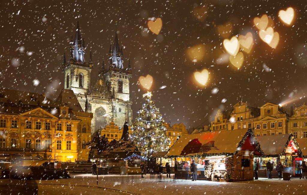 Vánoční Praha Blíží se Vánoce a tak jsme se v pátek 8. 12. vydali na pozvání našich známých navštívit vánoční Prahu. Když jsme v sobotu vyrazili do ulic Prahy, venku bylo ještě světlo.