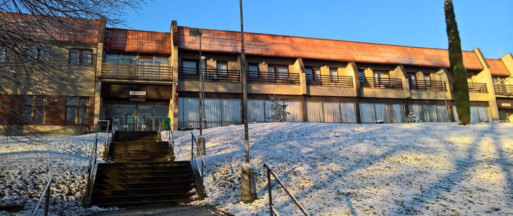 Popis hotelu 5 jednopatrová budova s bezbariérovým přízemím až 92 lůžek internátního typu, až 42