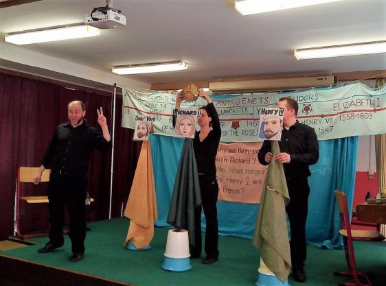 Žáci šestých a sedmých ročníků si prostřednictvím interaktivní hry The Aliens Grammar Show zábavnou formou zopakovali gramatické struktury,