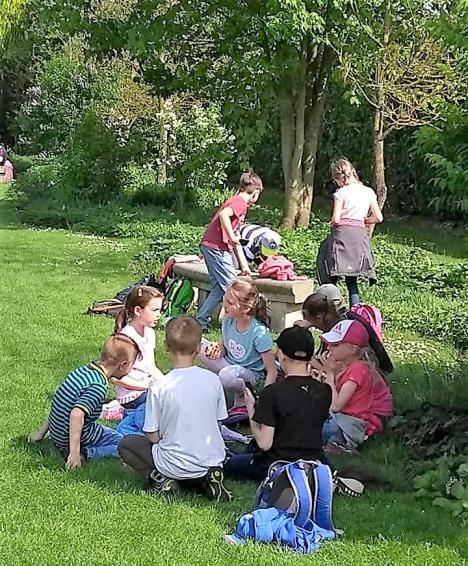 NOVINKY OD NÁS Výlet školní družiny Ve čtvrtek 3. května jsme s dětmi vyjeli do centra řemesel a bylinné zahrady Botanicus v Ostré u Lysé nad Labem.
