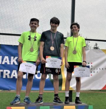 místo v kategorii dívek 6. - 7. tříd, Monika Florová 1. místo v kategorii 8.