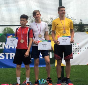 a Tereza Tiptová 2. místo v kategorii 8. - 9. tříd.