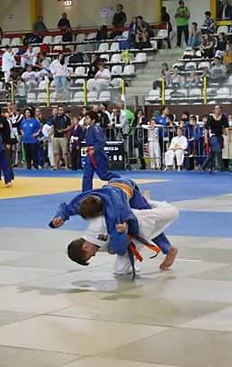 Každé pondělí a čtvrtek chodím do Judo Academy na Háje a každé úterý a středu na Folimanku, kde mám možnost zlepšovat