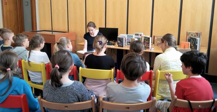 Paní knihovnice měla připraven výběr zajímavých titulů z české a světové literatury, které