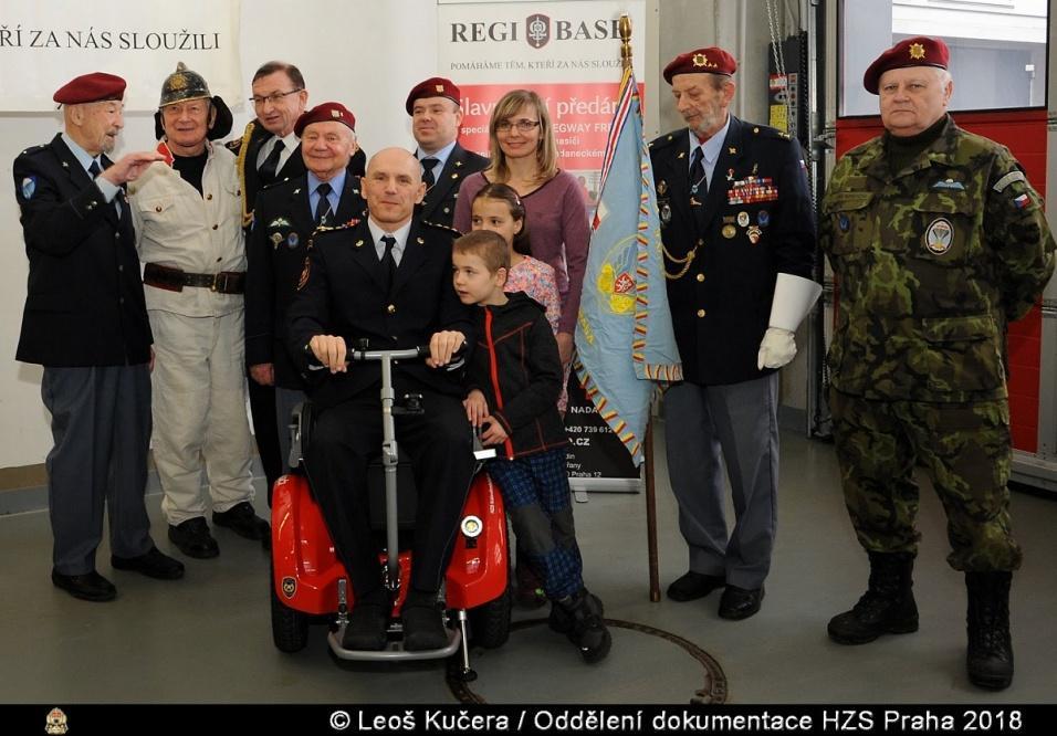 Takže z potrefení byla i vojenská služba operační u brigády, velení vybraným výsadkům, vybírání doskokových ploch, vytyčování a vůbec práce kolem parašutistů. Zvláště dost nově vycvičených výsadkářů.