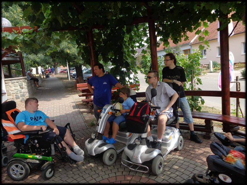 V srpnu 2015 chlapci vyrazili s tatínky dvakrát v létě na týden do Velkých Pavlovic a na podzim na