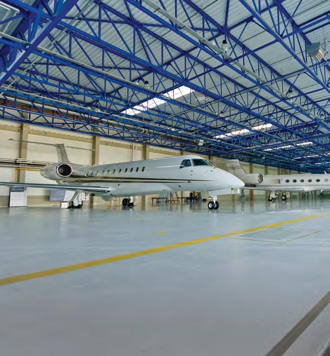 Obchodní činnosti ABS Jets Správa letadel Společnost ABS Jets má jako jeden z prvních poskytovatelů služeb v oblasti business aviation v ČR a SR mnoho let zkušeností s poskytováním každodenní