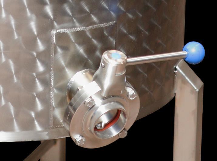 4.7. Vypouštěcí ventil Kotel je vybaven speciálním vypouštěcím ventilem s ochranným mechanismem, který brání nechtěnému otevření například zakopnutím nebo zachycením o ovládací páku.