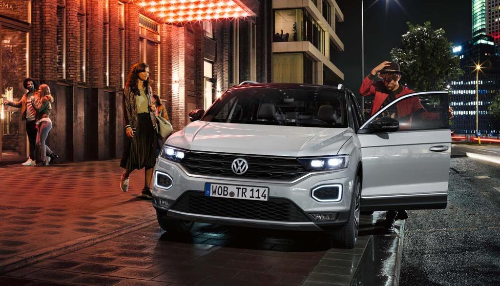 U nového modelu T-Roc Sport pak mohou být na přání střecha, A-sloupky karoserie a kryty vnějších zpětných zrcátek lakovány v jiné barvě, která kontrastuje s barvou vozu.