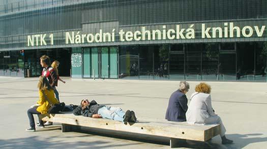 (red) Dětský den ve tvrzi Chodov Tradiční dětský den se uskuteční 1. června od 14:00 hod. v Chodovské tvrzi. Dětem nabídne pouť, klasické dětské hry, cukrové vaty a další zábavu.