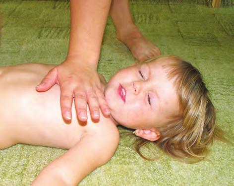 V resuscitaci pokračujte do: návratu normálního dýchání převzetí resuscitace záchrannou službou vyčerpání zachránce Téma: Resuscitace dítěte Neodkladná resuscitace dětí je pro laiky i profesionály