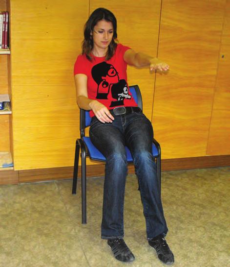 Příznaky: náhlý vznik ochrnutí jedné strany těla, jedna ruka je ochrnutá, druhá ne ochrnutí jedné dolní a horní končetiny, druhá je funkční dochází k poklesu koutku úst na jedné straně, mohou vytékat