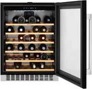 990 Kč ERW1573O Objem chladničky (l): 138 Kapacita: 46 lahví typu Bordeaux 820 x 595 x 571 LOW FROST Tato chladnička kombinovaná s mrazničkou nabízí v rámci své energetické třídy a ceny skvělý výkon