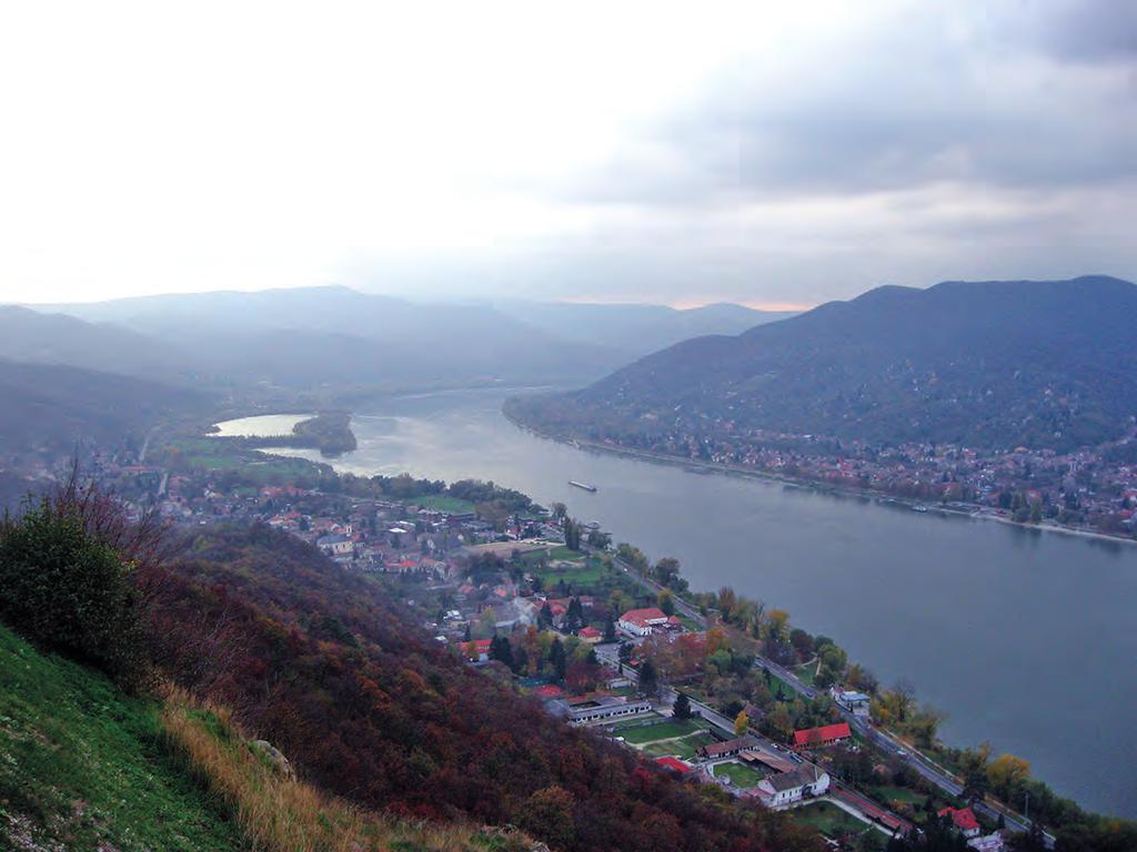 PRACOVNÍ SETKÁNÍ EUROPEAN JOINT ACTION ON ILLEGAL DRUG TRAFFICKING Není mnoho lokací středoevropského prostoru, které by poskytovaly historicky, geograficky i psychologicky vhodnější místo k