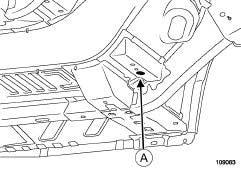 OBECNÉ ÚDAJE Prvky struktury, které je třeba umístit na rovnací stolici: Popis 40A F90 nebo K90 (1) Přední držák předního rámu (2) Uzávěr předního podélníku (3) Držák motoru (4) Přední část podběhu