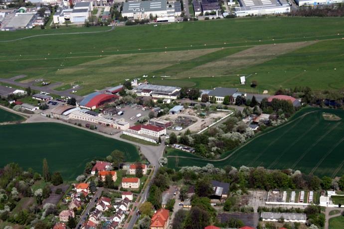 zabezpečení zpřístupňování sbírkových předmětů široké veřejnosti a podílení se na akcích pro veřejnost.