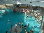 Vodní ráj v Jihlavě Venkovní areál: Koupaliště je tvořeno systémem bazénů letních - sezónních, jejich strojním zázemím a vybavením pro návštěvníky.