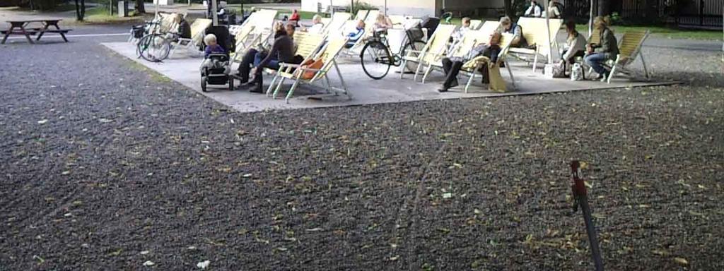 Radiace dopadající na povrch je částečně absorbována a částečně odražena. To kolik záření se odrazí zpět do okolí je závislé na teplotě povrhu, koeficientu reflexe a koeficientu absorpce (Dahl, 2008).