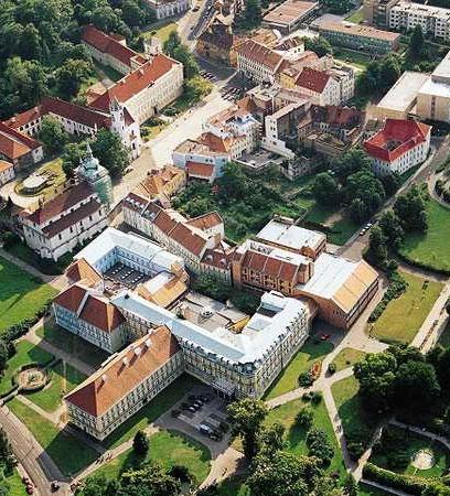 SEZNAM ČLENŮ KOMISÍ RADY ÚSTECKÉHO KRAJE K 31. 12. 2016 SEZNAM ČLENŮ KOMISÍ RADY ÚSTECKÉHO KRAJE K 31. 12. 2016 KOMISE FINANČNÍ Pavla Čapková Bc. Jaroslava Kamarytová Vršitá Bc. Jana Čermáková Bc.