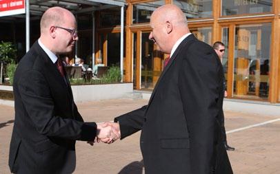 Do provozu byly uvedeny nové prostory výjezdové základny Zdravotnické záchranné služby Ústeckého kraje v Roudnici nad Labem za účasti hejtmana Oldřicha Bubeníčka.