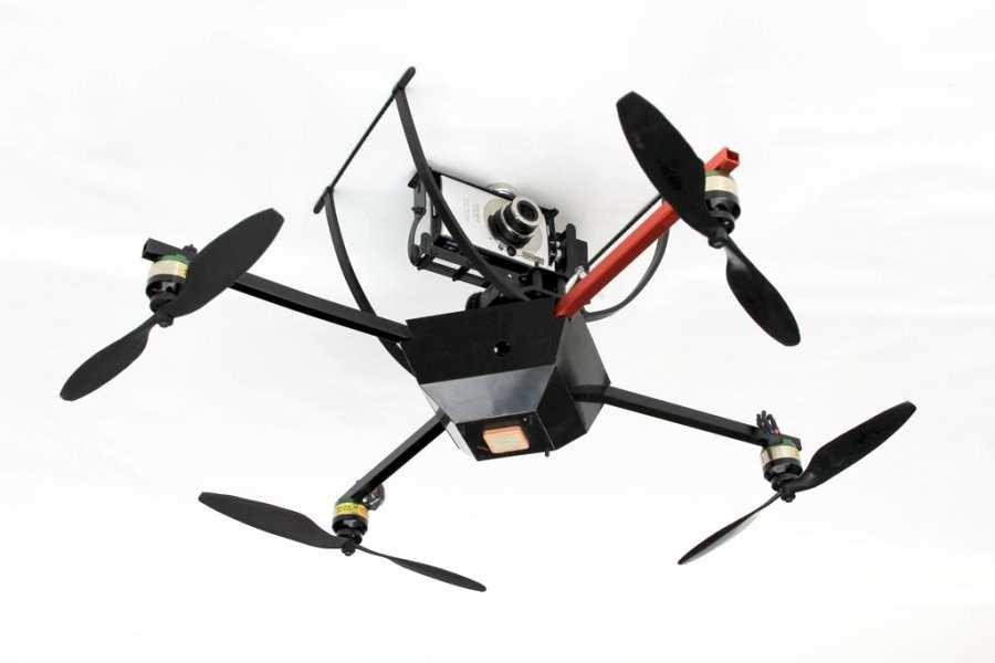 Obrázek 2.5: Quadrocopter je amatéry rozhodně nejoblíbenějším strojem quadrocopter (na obrázku 2.5).