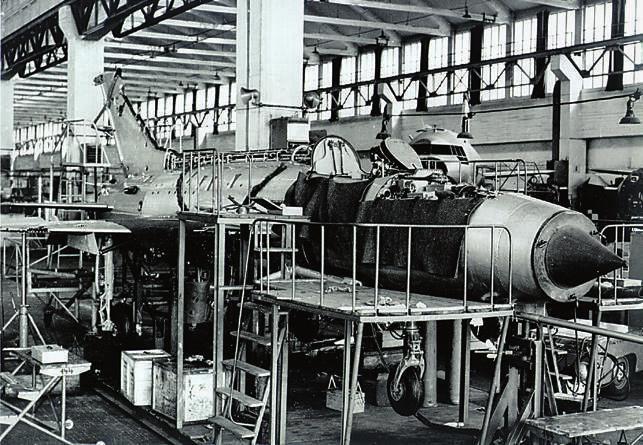 Vodochody (pozdější Aero Vodochody), přičemž na této moderní výrobě více či méně participovaly i naše ostatní letecké závody. Buďme však spravedliví.