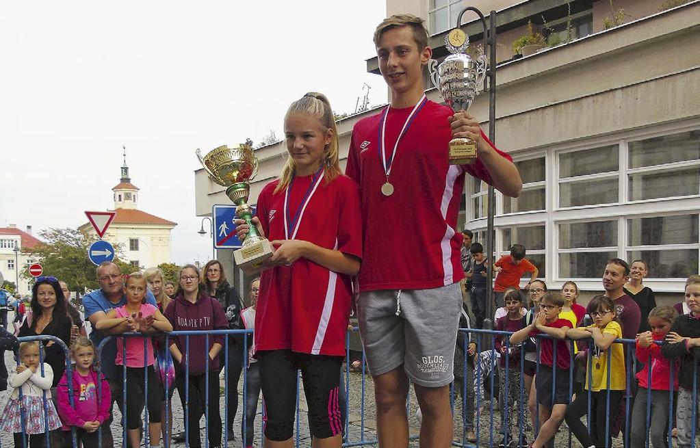 kategorii chlapci i dívky ZŠ Pražská, převzali
