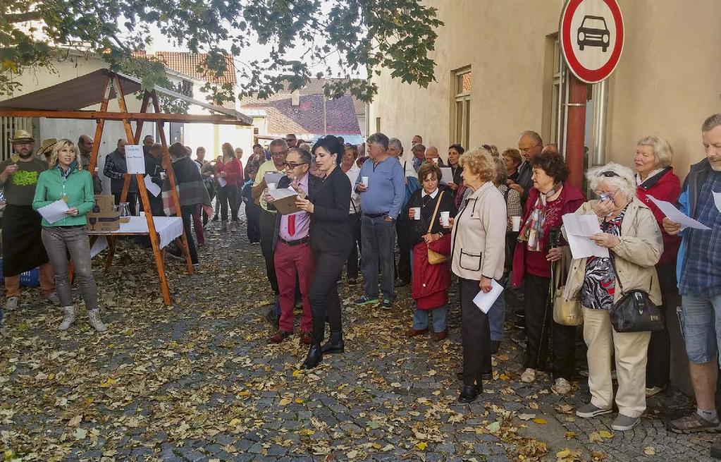 RESNER - VÝSTAVA LOVE Před zahájením Posezení
