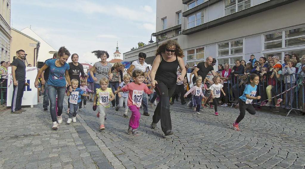 ZÁKLADNÍ ŠKOLY - ZŠ HUSOVO NÁMĚSTÍ ZŠ HUSOVO NÁMĚSTÍ Běh zámeckým parkem A je to tu. Jako každý rok Základní škola Husovo náměstí organizovala Běh zámeckým parkem. Tentokrát už 38. ročník.