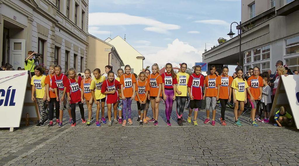 Nejprve děti skládají při společném nástupu slavnostní slib o sportovním chování při závodě.