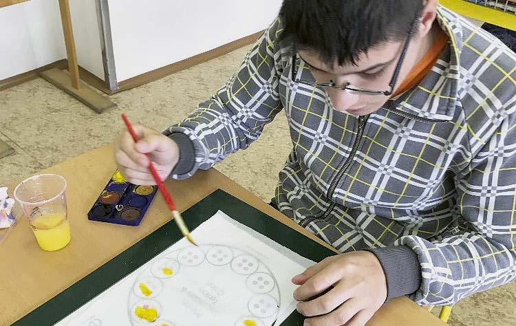 a žáci při měření zraku Vnímáme svět všemi smysly To je název celoročního projektu Základní školy Benátky nad Jizerou, příspěvkové organizace. Zrak, hmat, chuť, sluch a čich.