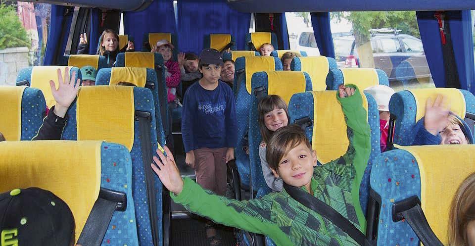 Čtvrtého září jsme se sešli ráno na společném kruhu, abychom se po prázdninách přivítali, představili si nové děti, rodiče i zaměstnance.