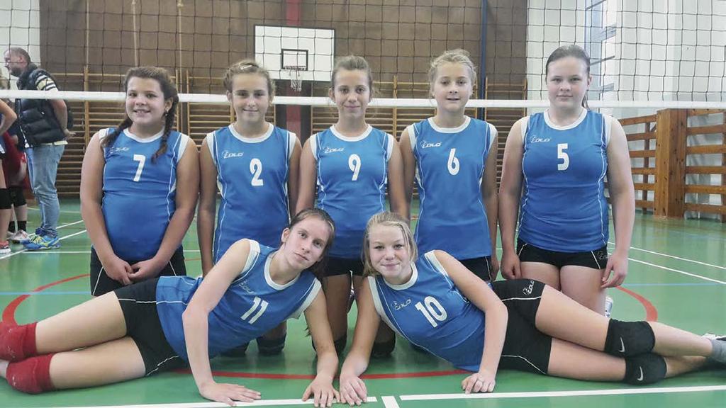SPORT Začátek sezony mladších žákyň Volejbalová sezona žákyň začíná vždy velmi brzy v září, proto se na ni snažíme připravovat už o prázdninách formou soustředění a následných tréninků.