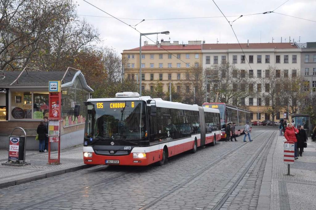2.3. Provoz MHD v ulici Italská Ulice Italská prochází řešenou oblast kolmo na ulici Vinohradskou, protíná ji u tramvajové zastávky Italská.