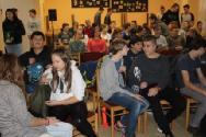 Součástí semináře je soutěž pro zástupce jednotlivých tříd, kteří tipují, jak daný pokus
