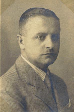 Byl blízkým příbuzným výše uvedených osob, u kterých pracoval jako prokurista.