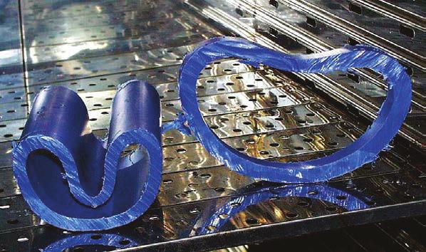 technologie Potrubí se vyrábí v pečlivě kontrolovaných podmínkách, ve výrobním závodě společnosti Wavin. Nejdříve se běžným způsobem vyrobí kruhové PE potrubí.