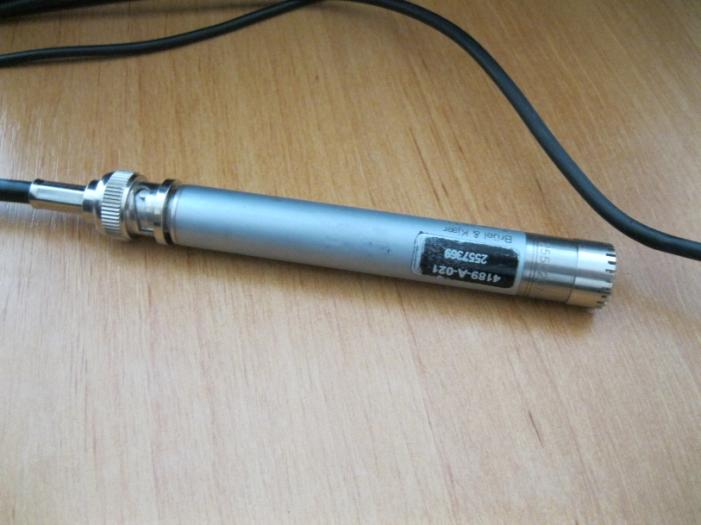 MĚŘICÍ PŘÍSTROJE s vysokou citlivostí je vhodný pro vysoce přesné měření. Technické vlastnosti mikrofonu jsou uvedeny v Tab.