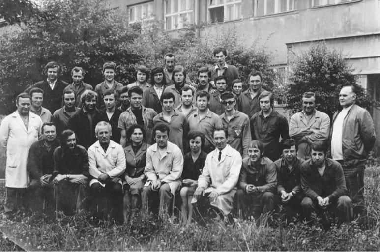 NIEČO PRE PAMÄTNÍKOV A PRE MLADŠIE GENERÁCIE TU NIEKDE MÁ KORENE NAŠA ŠKOLA 30.6.1975.