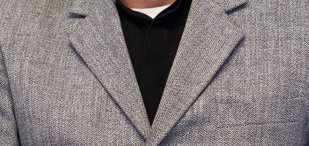 období průběžně poskytoval konzultace a právní rady, a to - jednotlivým odborům MěÚ v oblasti samostatné i přenesené působnosti - zřizovaným subjektům (příspěvkovým organizacím, založeným obchodním