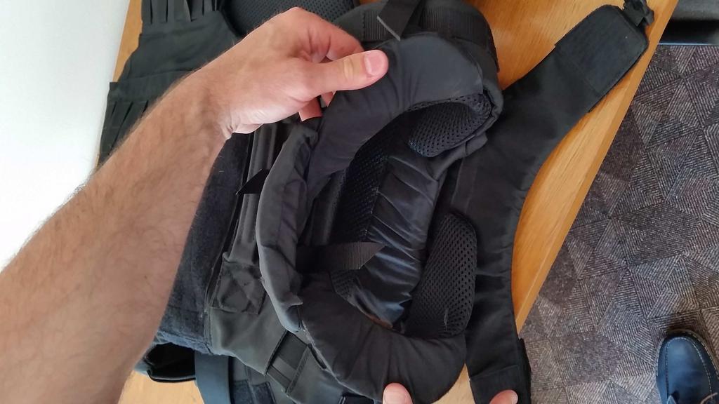 pohyb hlavy a v místech kontaktu s
