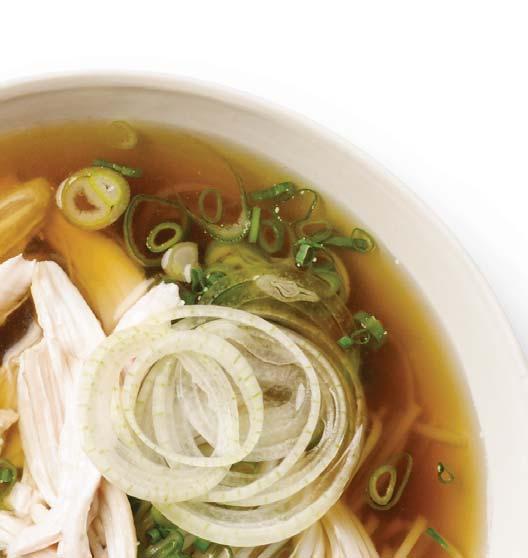 Pho Ga (vietnamská nudlová kuřecí polévka) Doba přípravy: 15 min PROGRAM PRESSURE COOK (TLAKOVÝ HRNEC): 50 kpa / 20 min / Auto Quick PROGRAM SLOW COOK (POMALÉ VAŘENÍ): 3 5 hodin na nastavení HI; 4 6