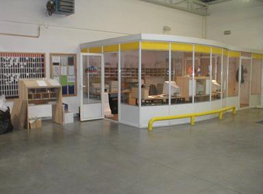 Distribuce zboží je realizována vlastní nákladní dopravou.