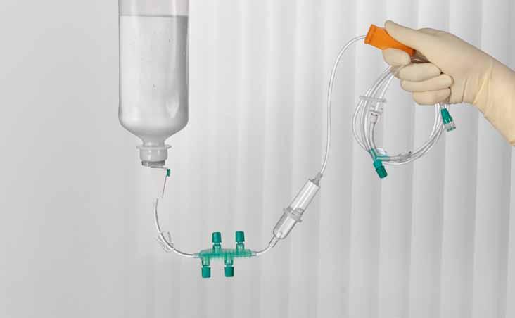 Aplikace na oddělení 2 4 1 3 Naplnění hlavní linky Cyto-Set na oddělení Použití soupravy Cyto-Set zaručuje bezpečné podání léku pacientovi přímo na místě, s uvážením bezpečného postupu a manipulace