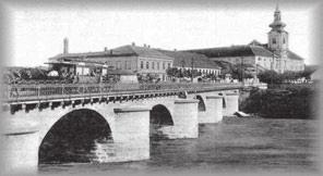 V roce 1936 byl most nahrazen zcela novým mostem s železobeto- Náměstí Svobody směrem k České Kde to je Dávný Kamenný most novou konstrukcí, ten byl však ke konci 2. sv. války poničen při náletu.