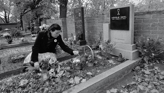 -- -- Na mokropeském hřbitově jsme vzpomněli na pana Jaroslava Havla z Vráže, padlého během Pražského