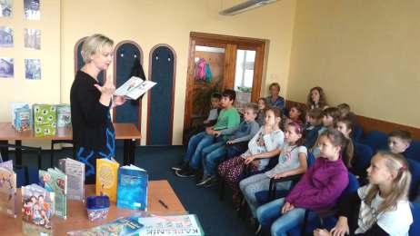 a perníčků. Po ní se ujaly výroby stromečků a andílků z recyklovaného papíru, které si ozdobily podle vlastní fantazie.